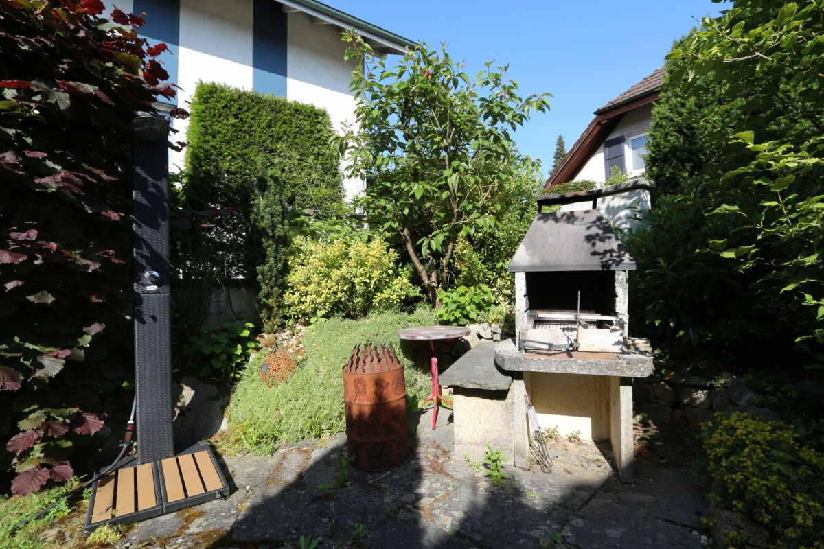 Garten mit Grillplatz