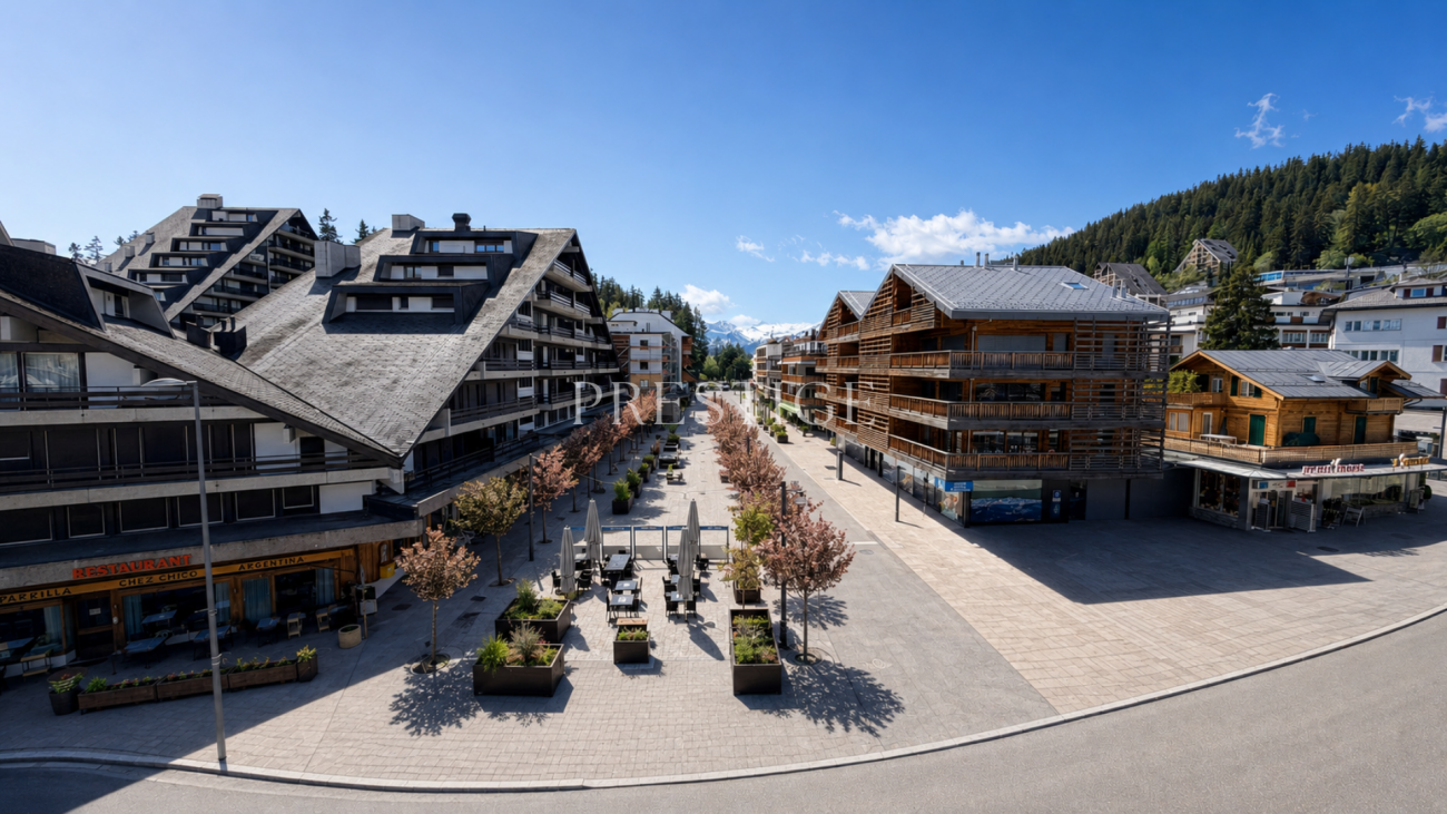 Bergort mit modernen Chalet- und Apartmentgebäuden
