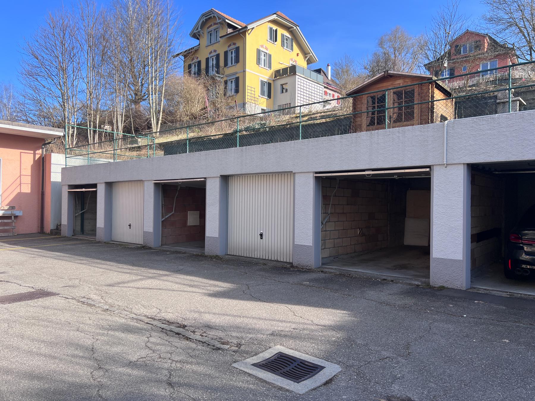 Garagenhof mit Einzelgaragen