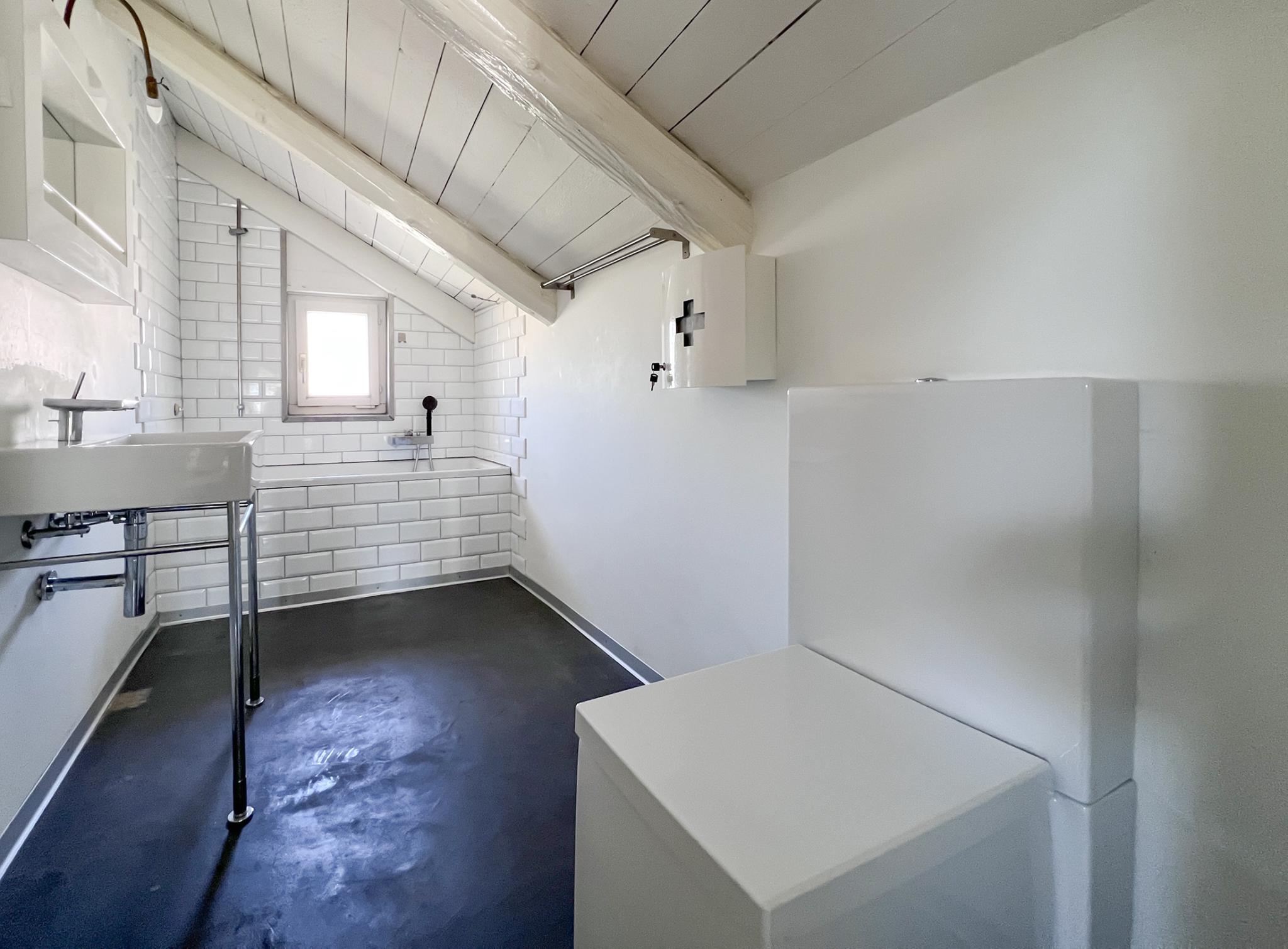 Badezimmer mit Dachschräge
