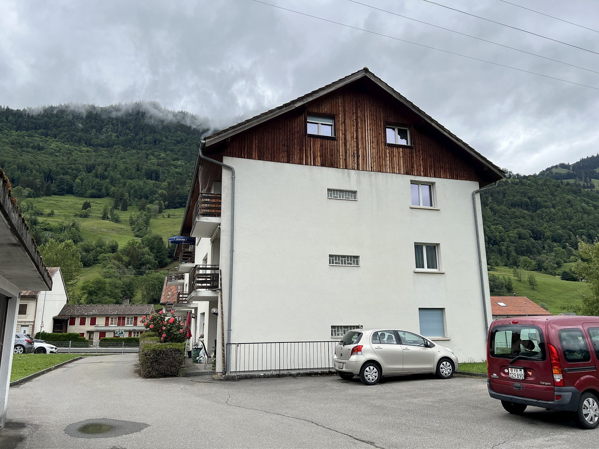Wohnhaus mit Bergblick