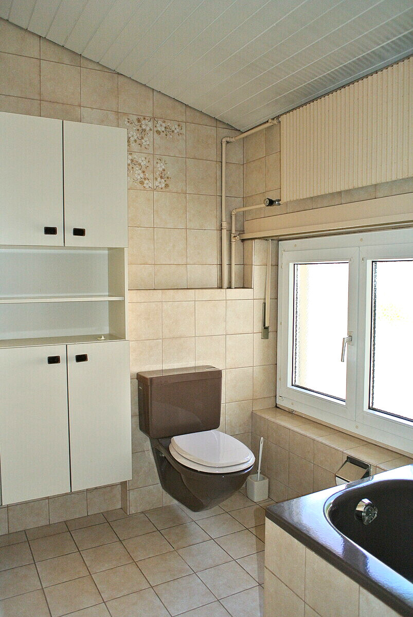 Gäste-WC mit Dachschräge