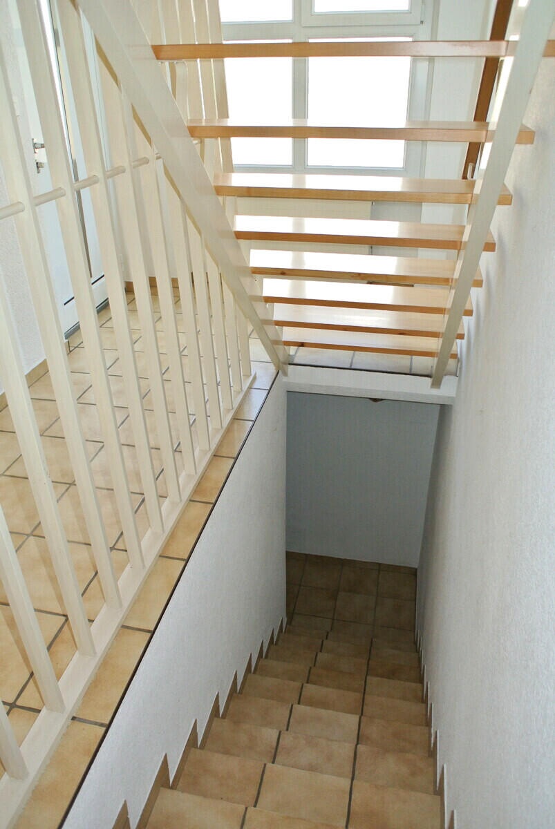Treppenhaus mit Galerie und Dachfenster
