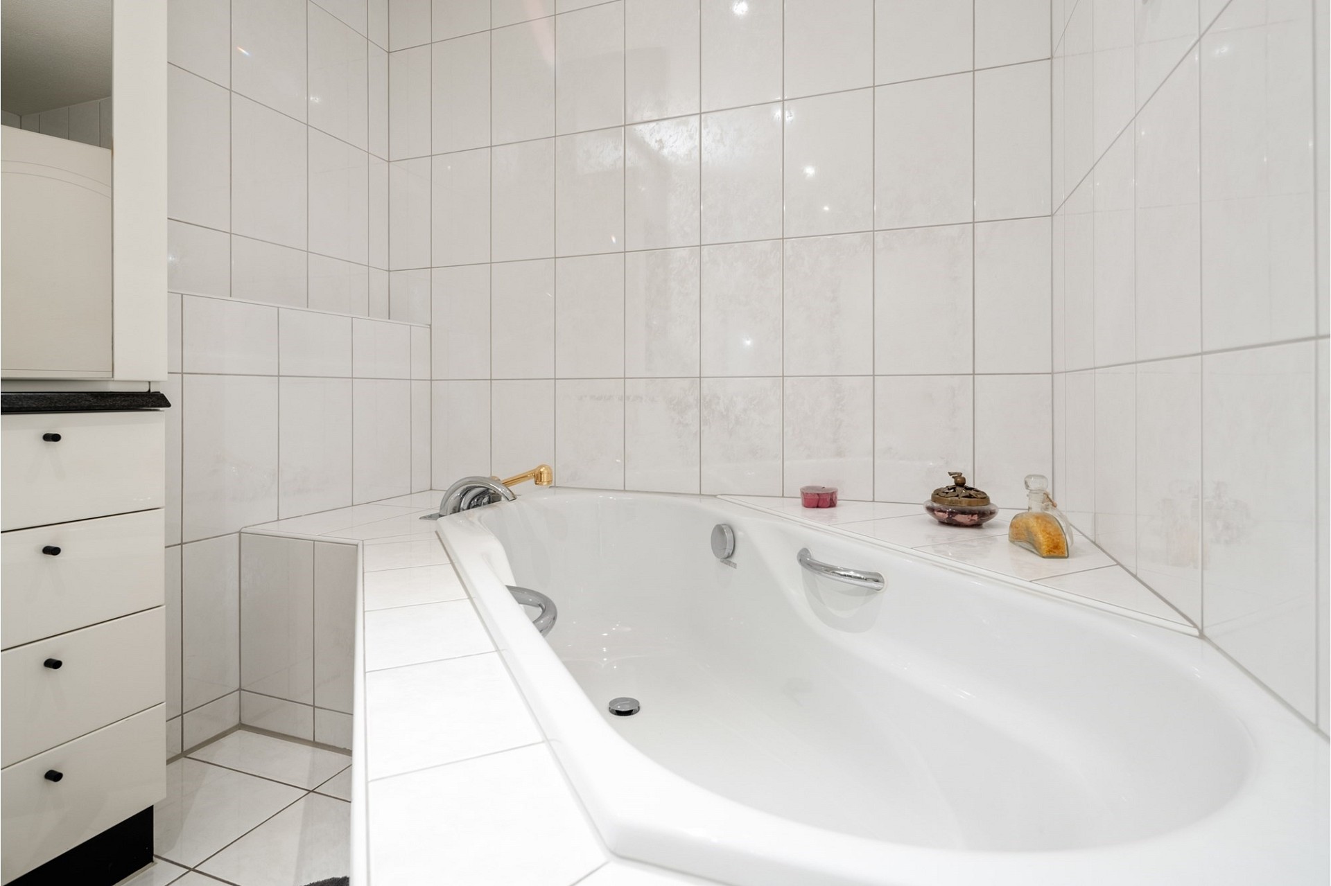 Badezimmer mit Badewanne