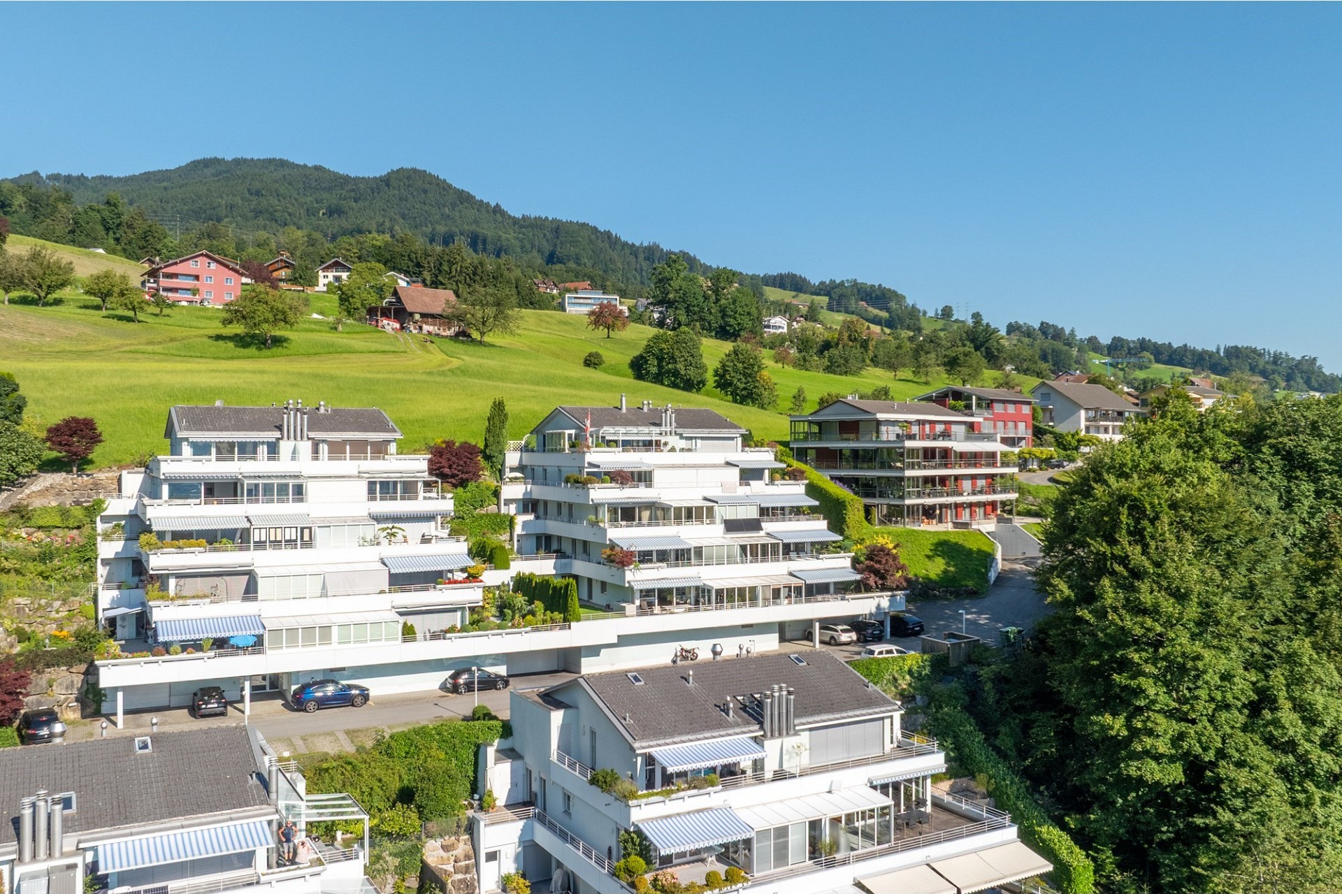 Wohnanlage in grüner Hanglage