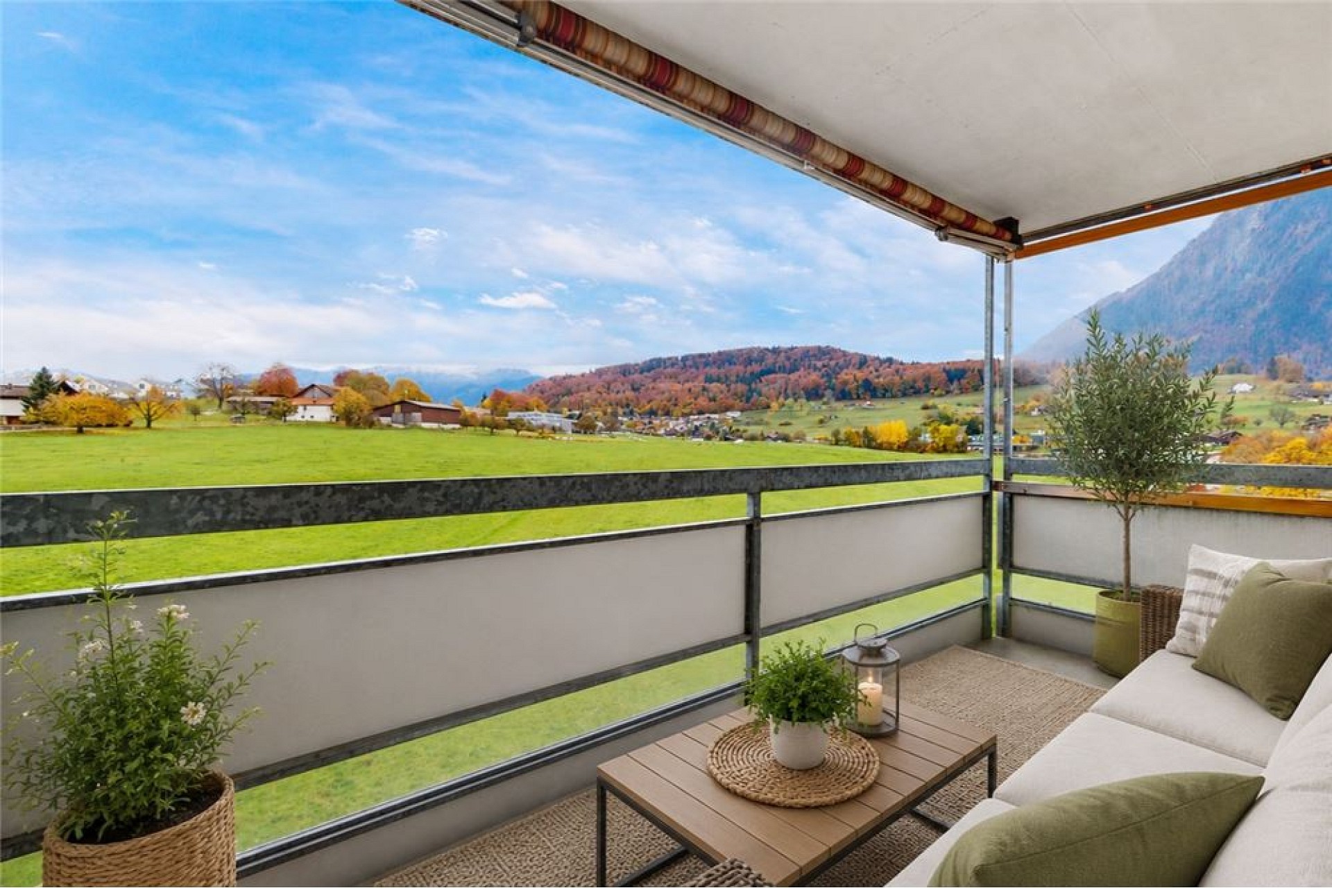 Balkon mit Bergblick