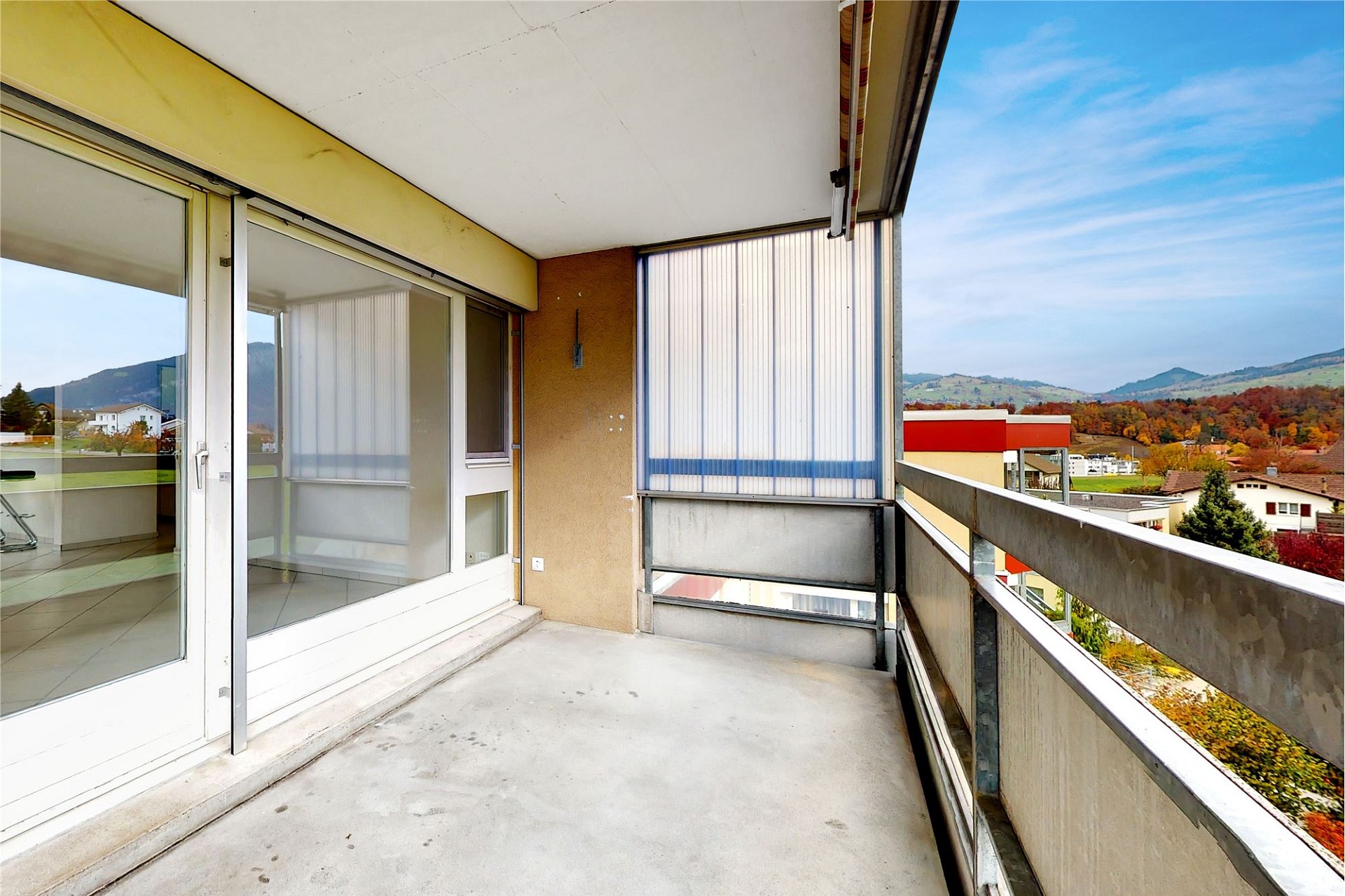 Balkon mit Ausblick auf Landschaft