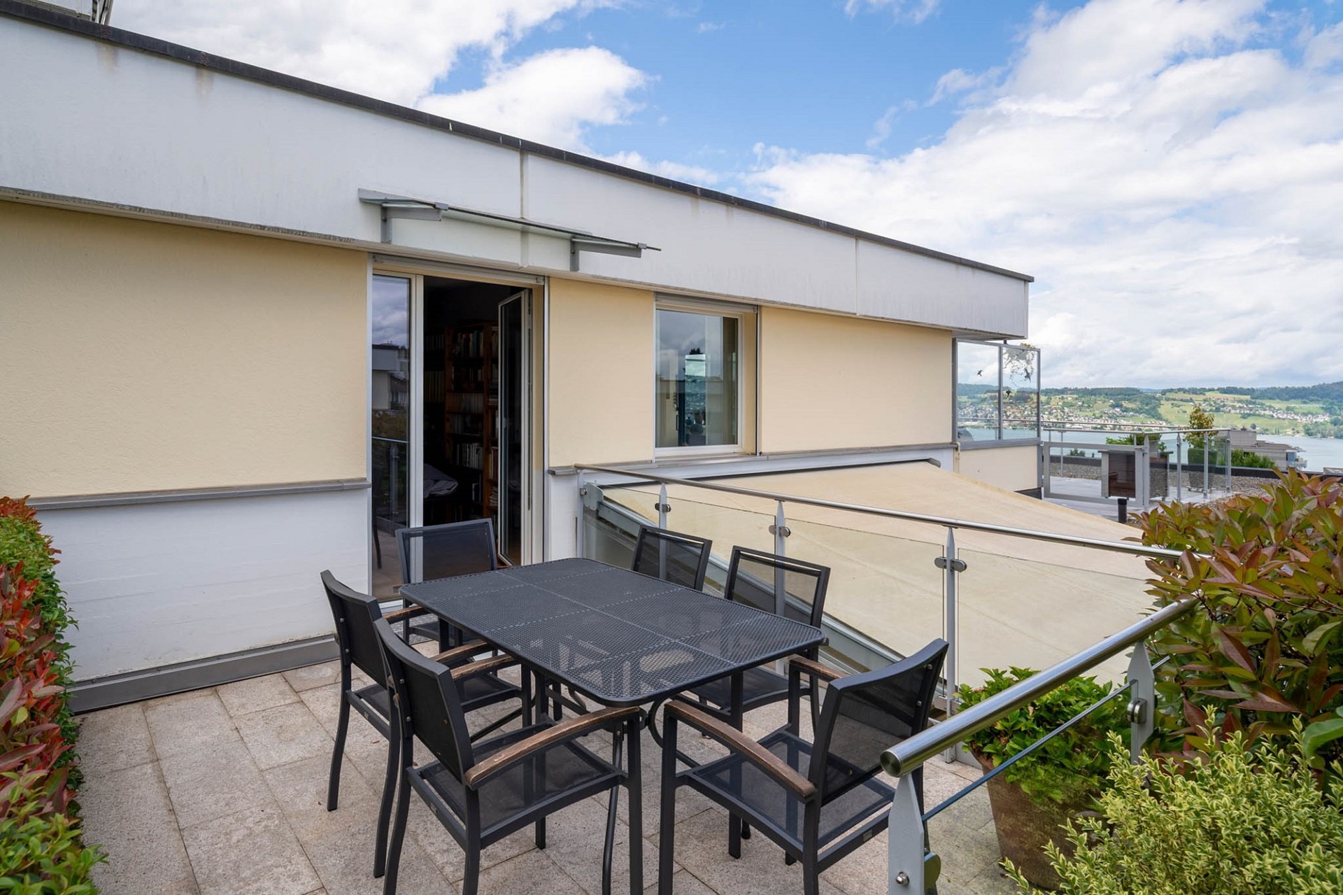 Terrasse mit Seeblick