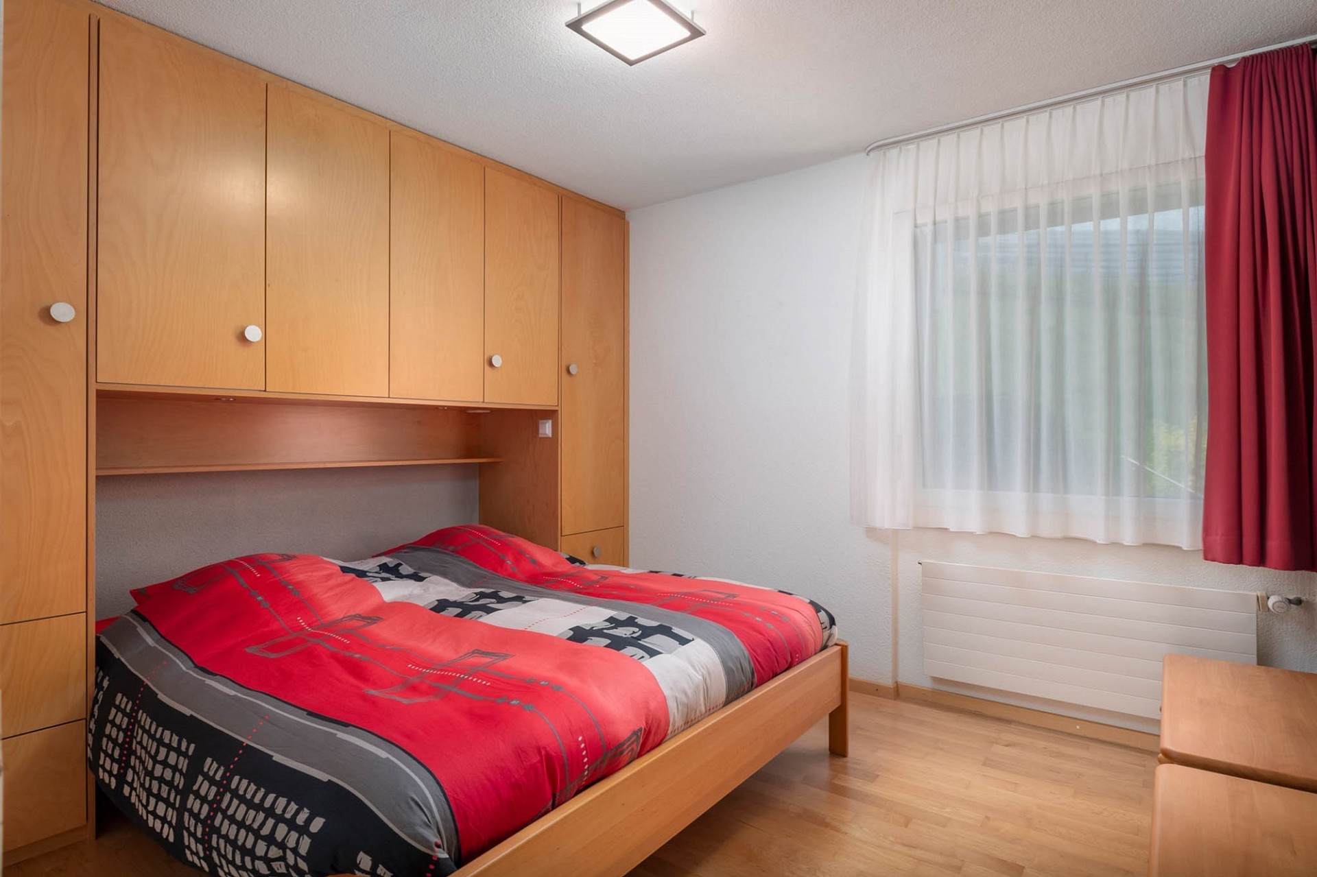 Schlafzimmer mit Einbauschrank