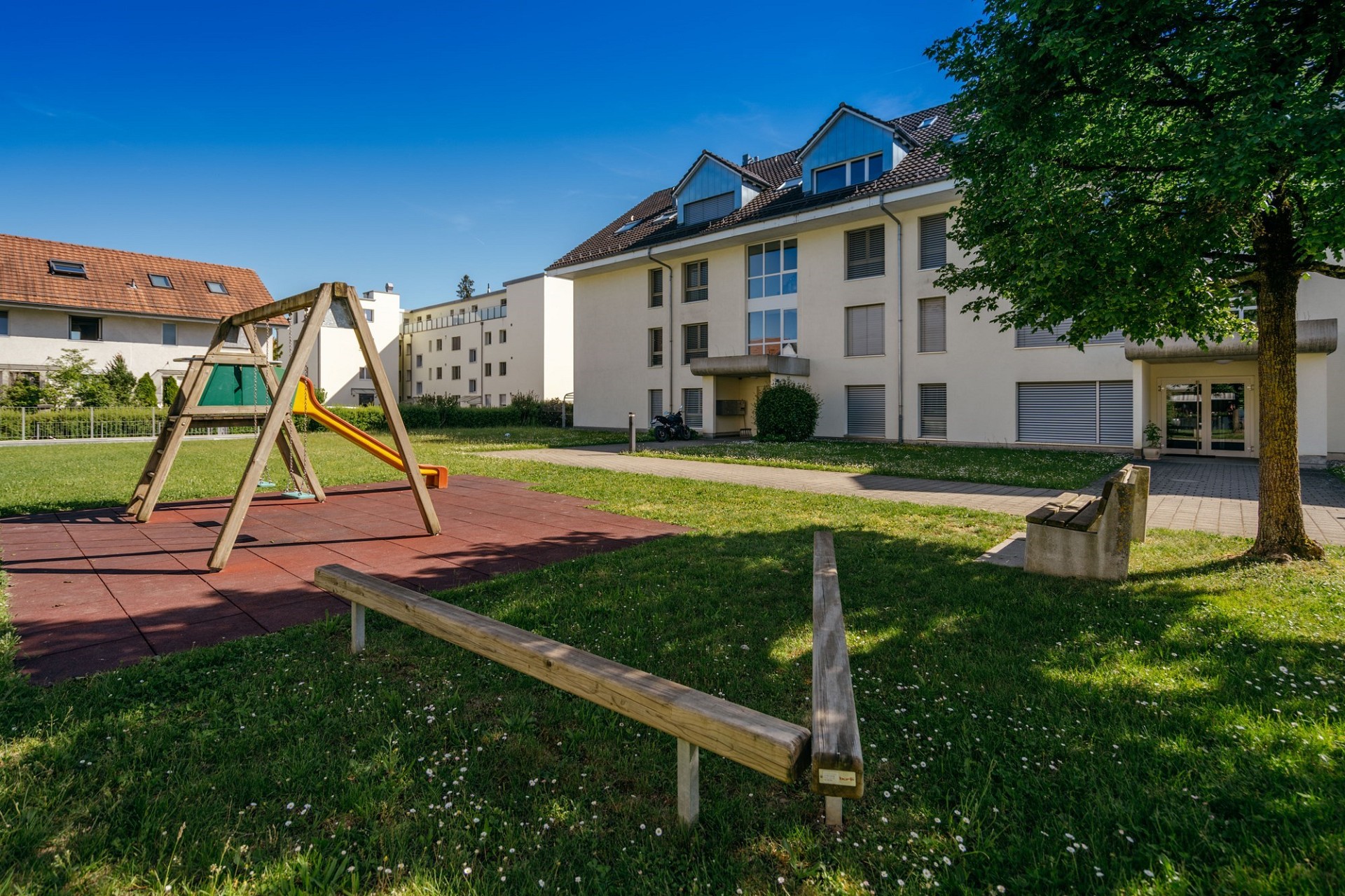 Wohnanlage mit Spielplatz im Innenhof