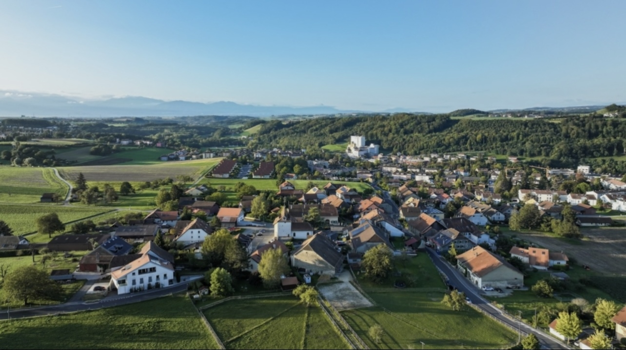 Luftaufnahme einer ländlichen Siedlung