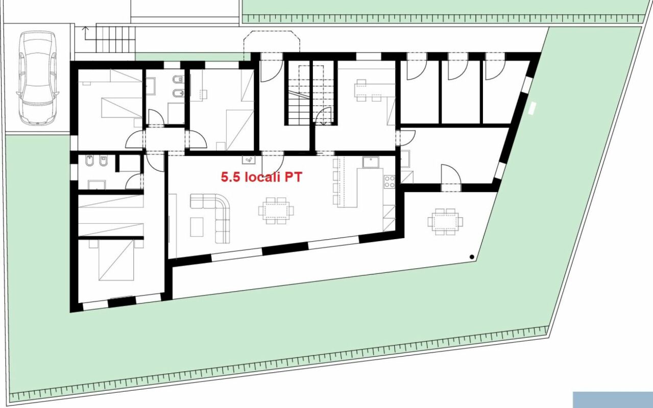 Grundriss eines Wohngebäudes mit Außenbereich und Garage