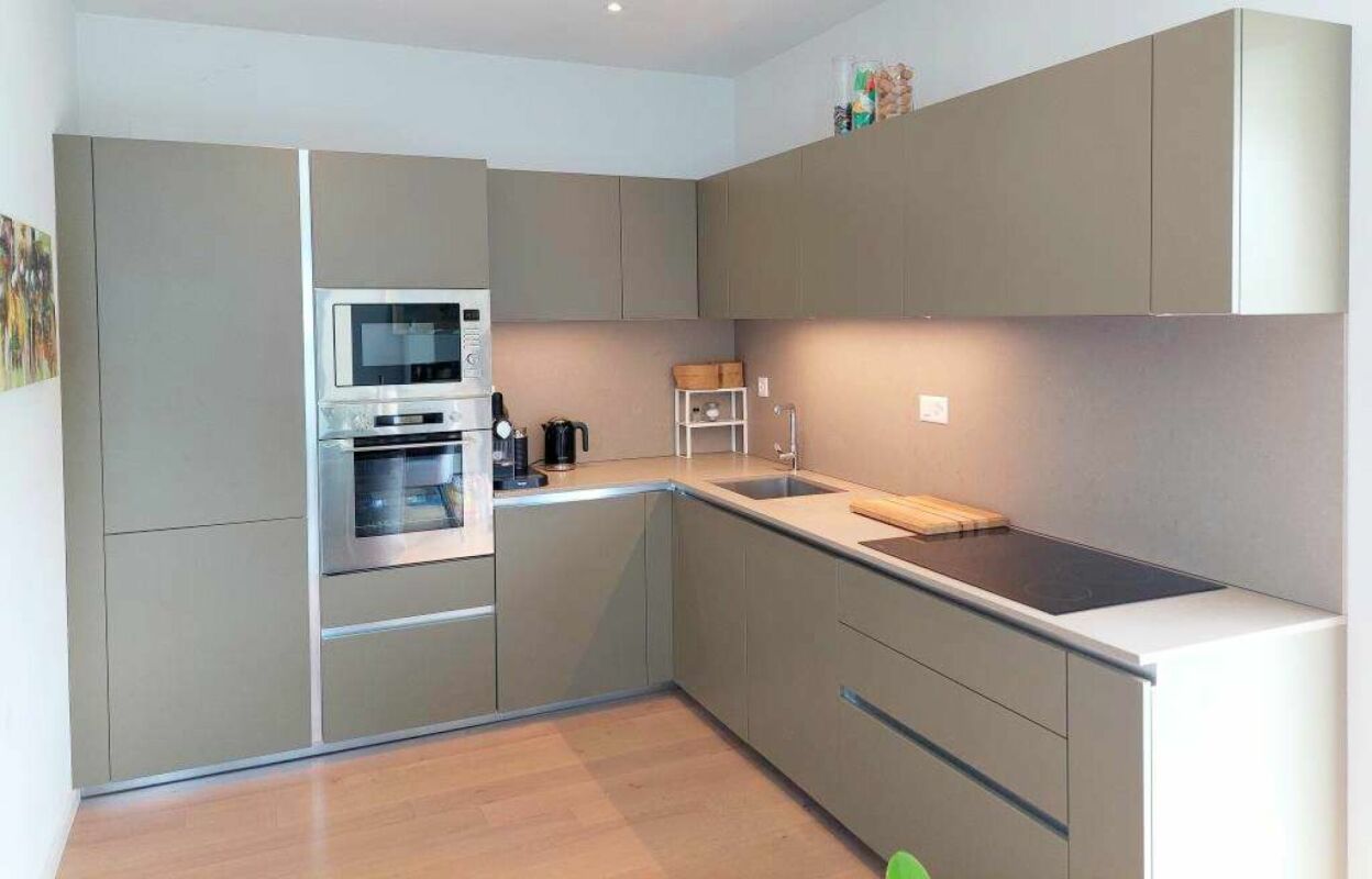 Moderne Einbauküche in L-Form