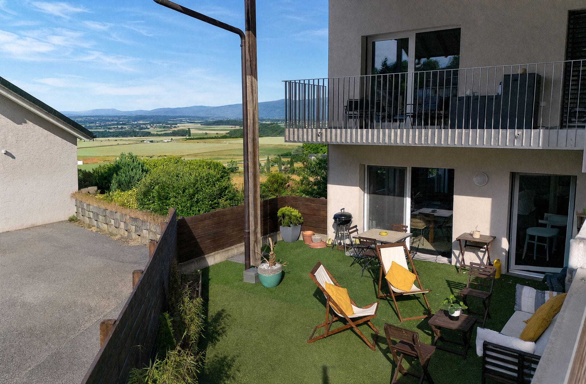Balkon mit Alpenblick