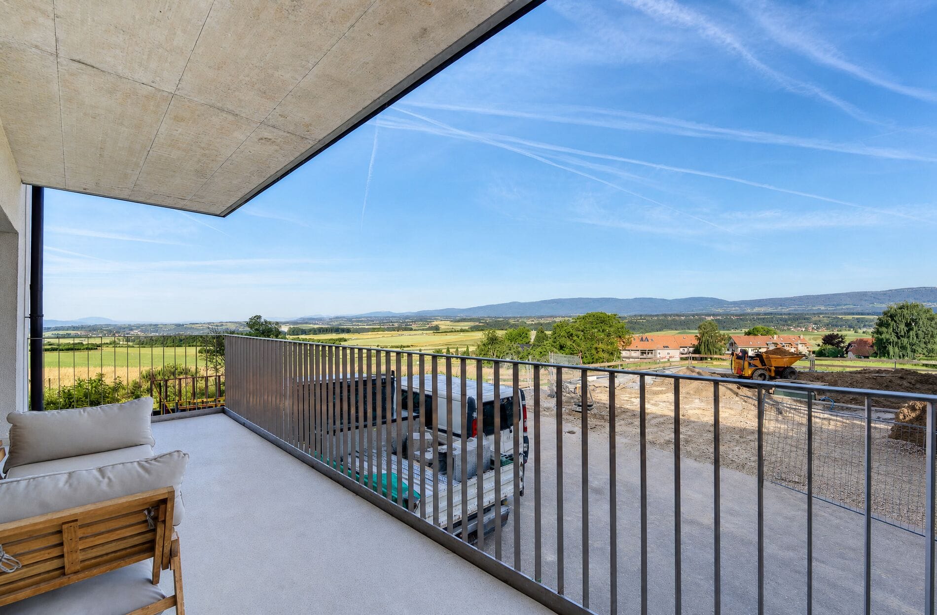 Balkon mit Panoramablick ins Grüne
