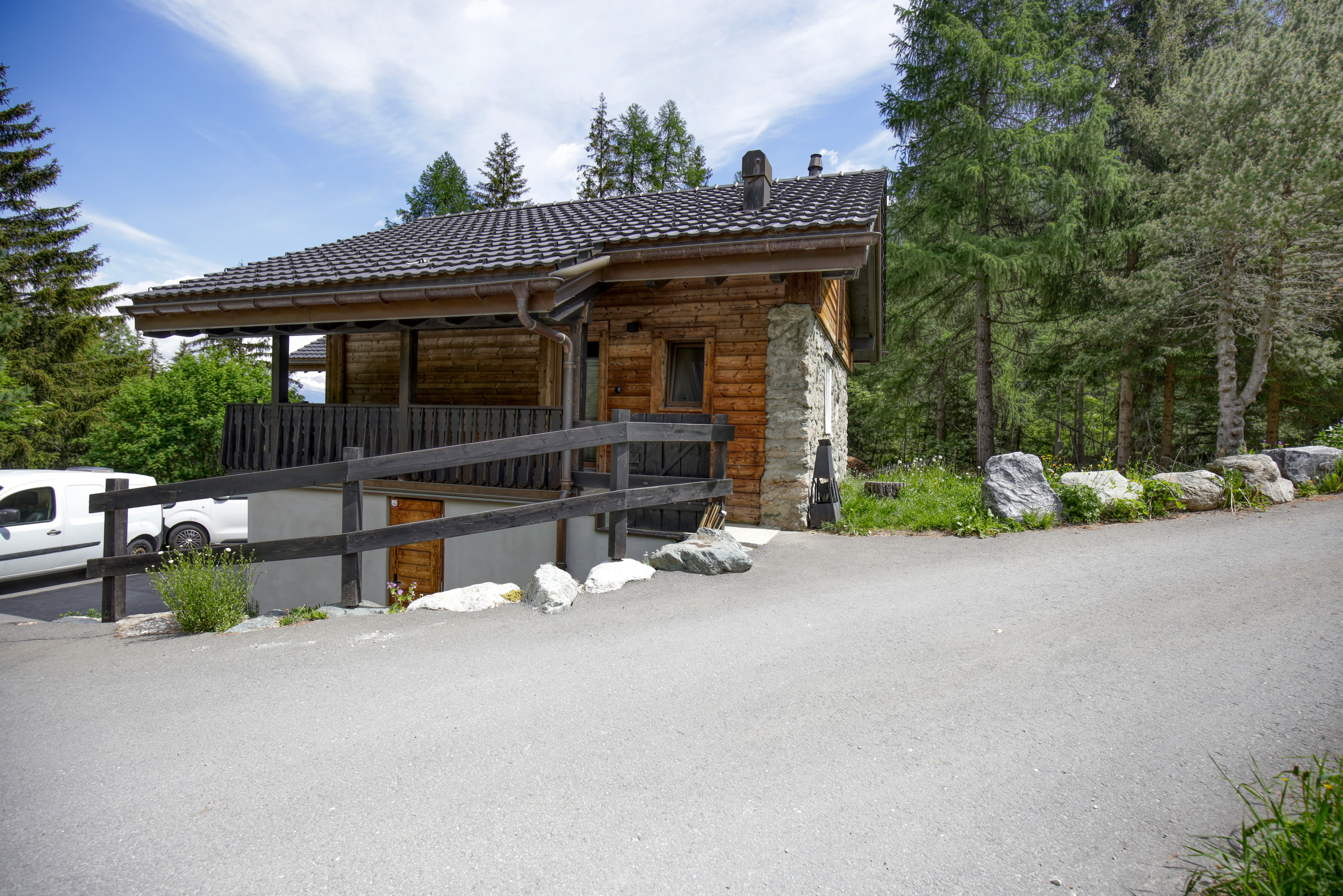Alpenchalet mit Holzfassade