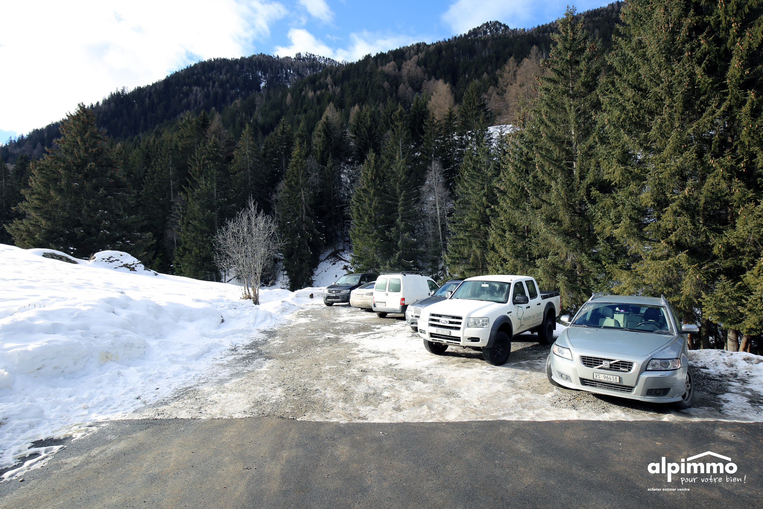 Alpen-Parkplatz im Winter
