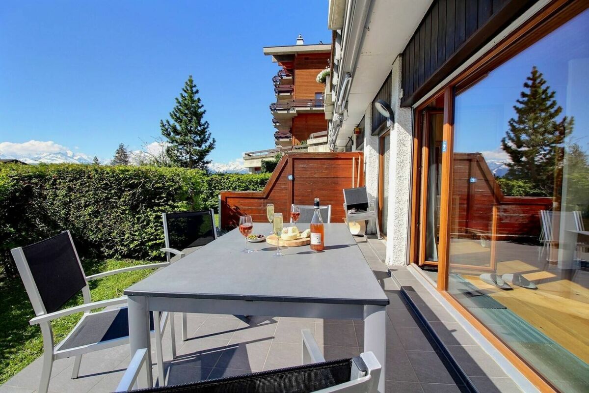 Terrasse mit Bergblick