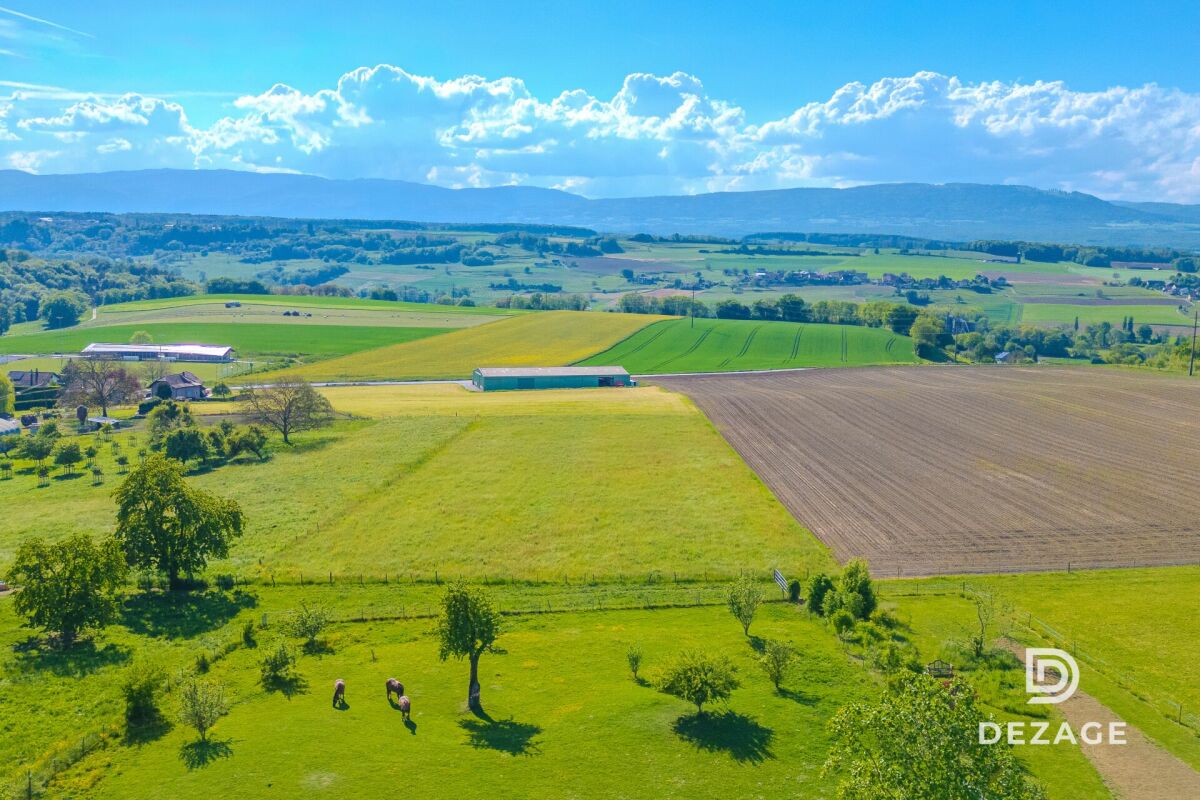 Landschaftsaufnahme mit Weitblick über Felder
