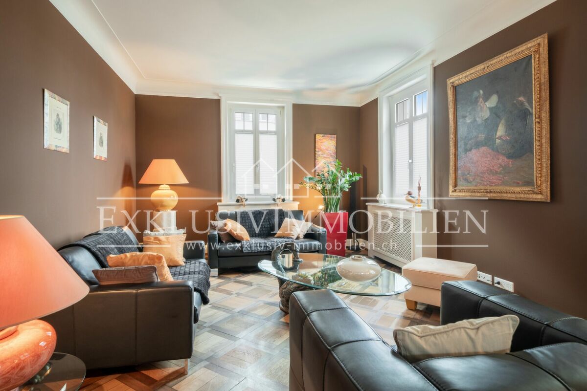 Wohnzimmer mit klassischem Interieur