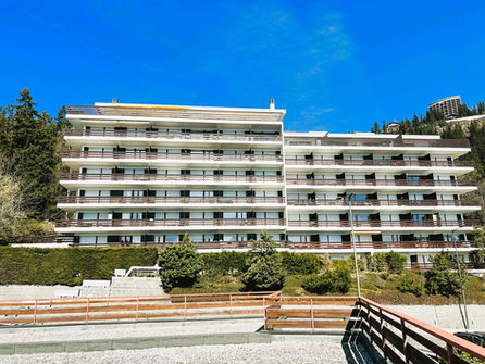 Mehrfamilienhaus mit Terrassen und Meerblick