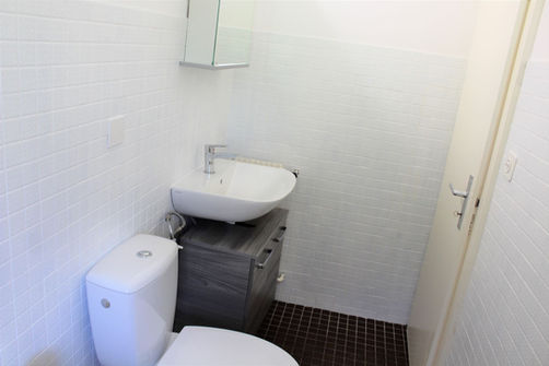 Gäste-WC mit Waschbecken