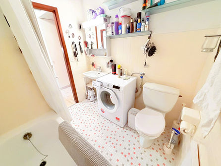 Kleines Gäste-WC mit Waschmaschine