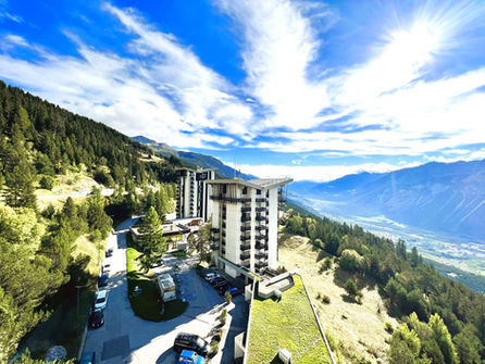 Berghotel oder Apartmenthaus mit Panoramaausblick