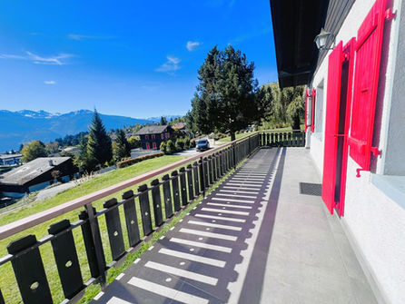 Balkon mit Bergblick