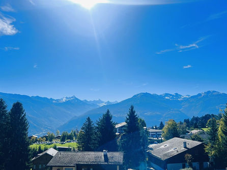 Bergblick unter strahlender Sonne