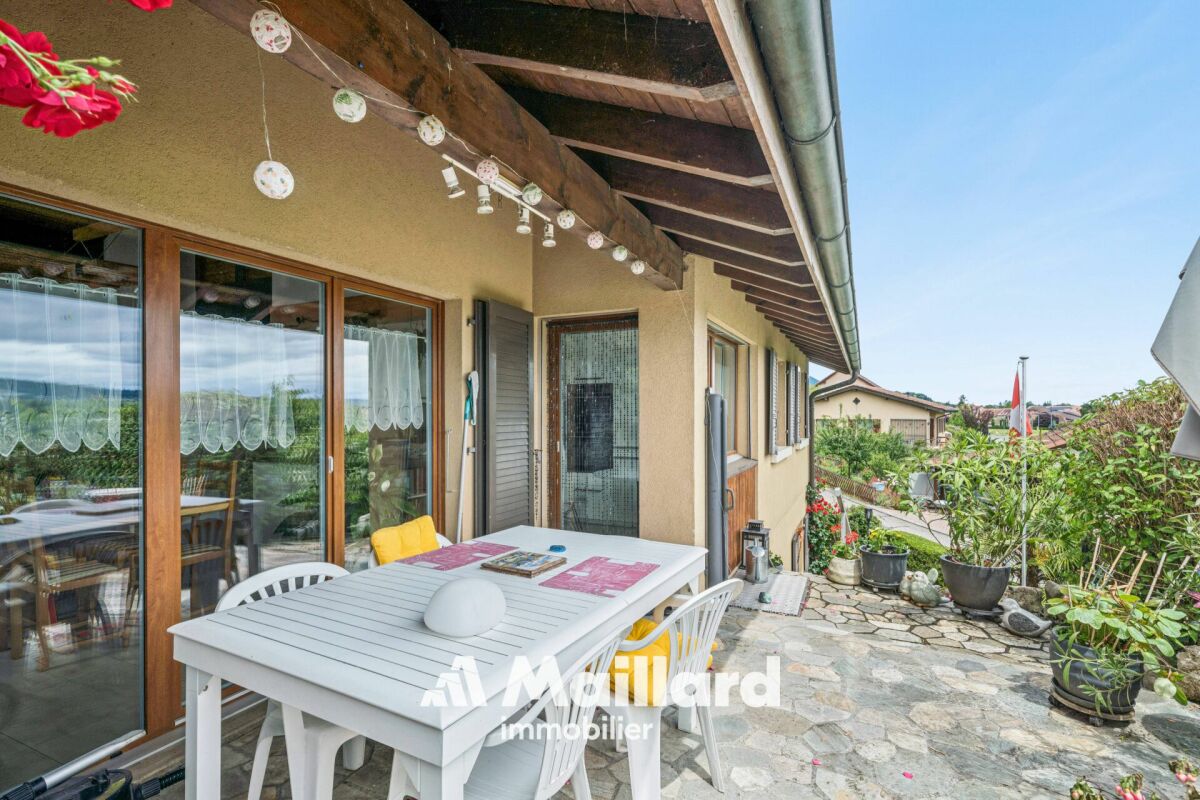 Überdachte Terrasse mit Essbereich