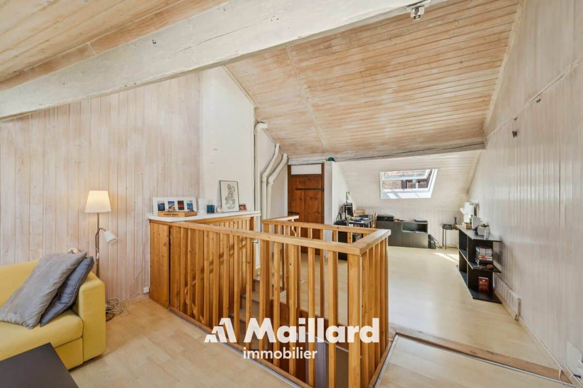 Dachgeschoss mit Galerie und Arbeitsbereich