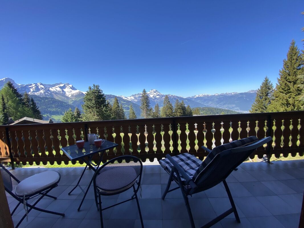 Balkon mit Alpenpanorama
