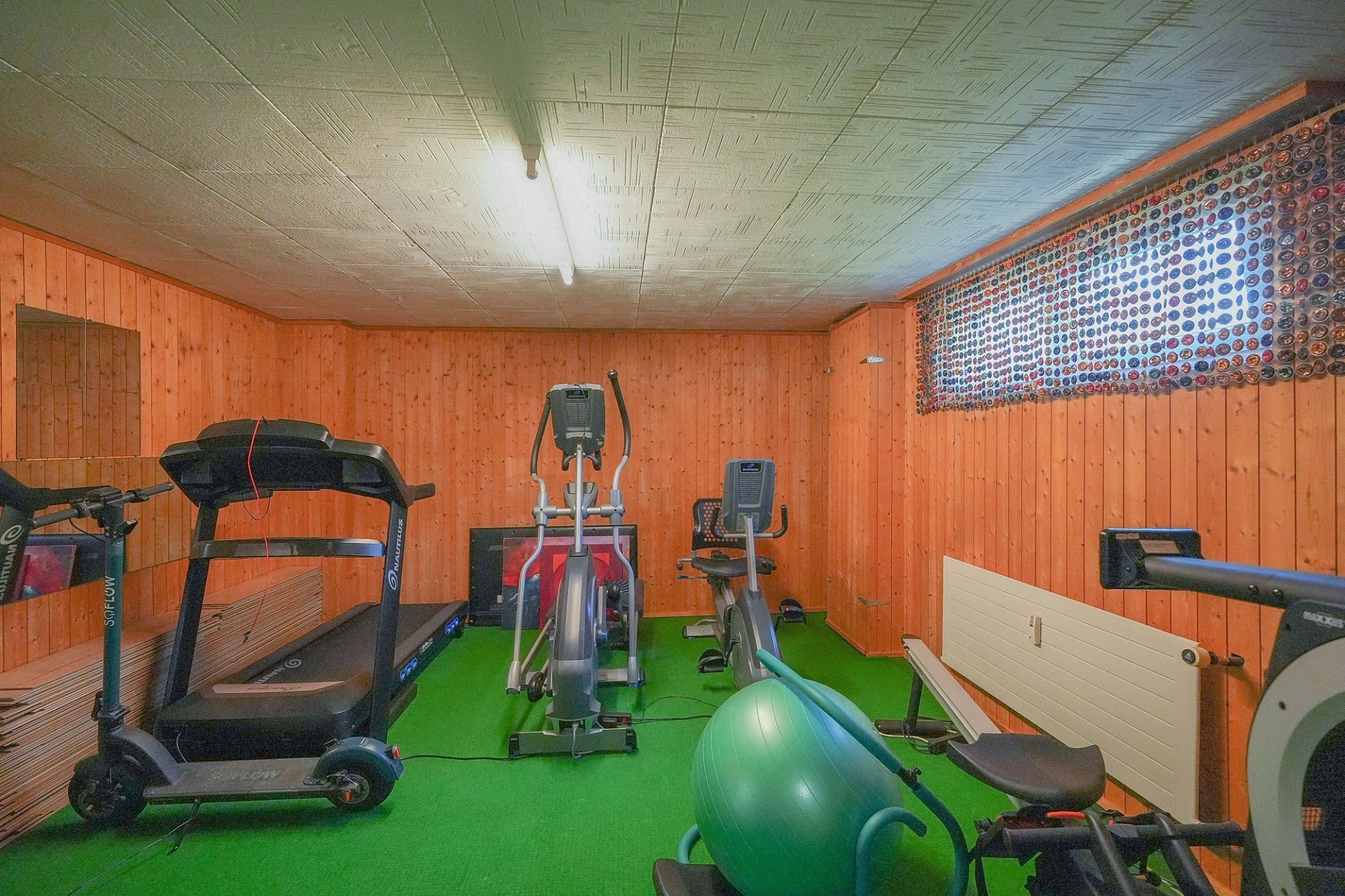 Heimfitnessraum im Keller