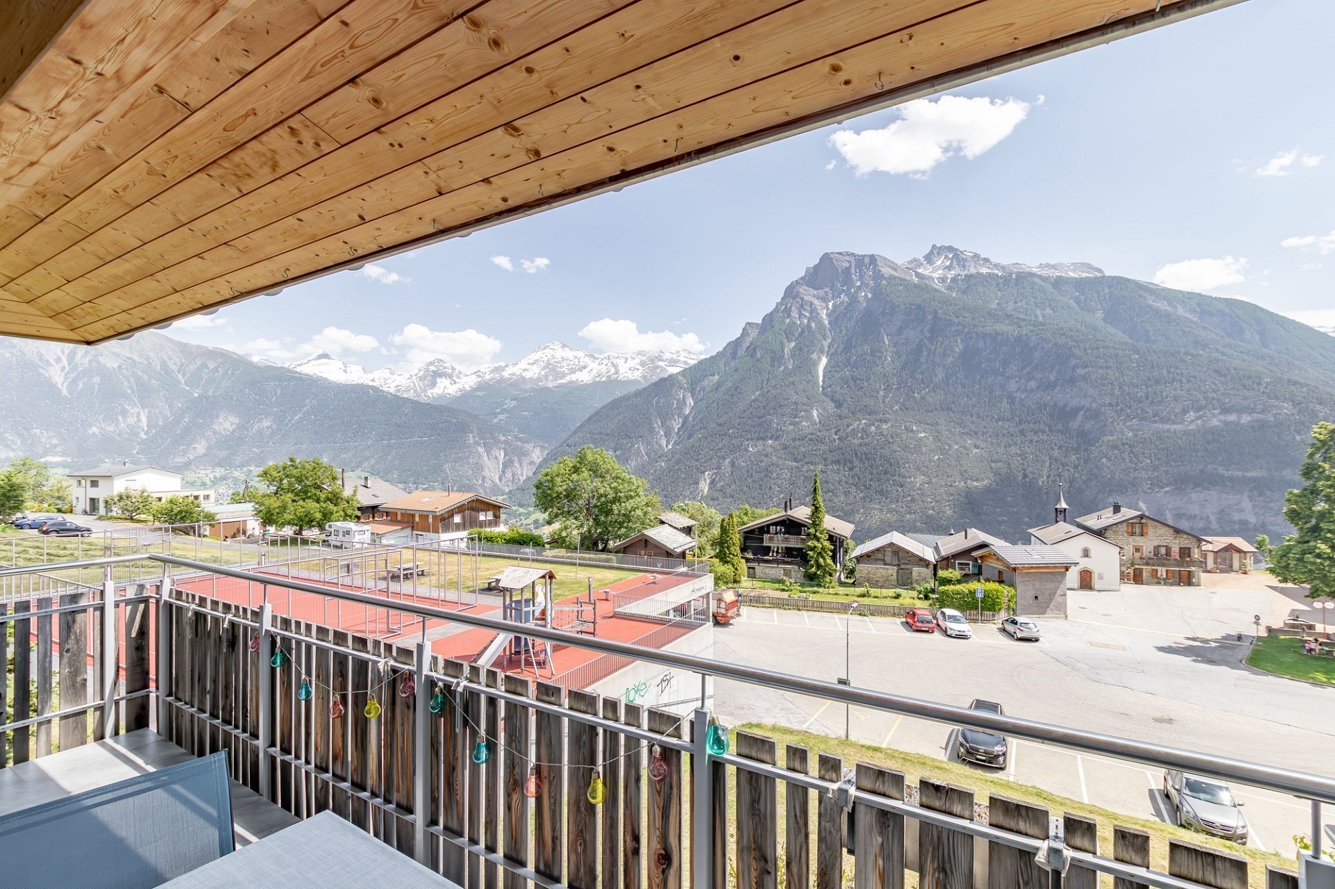 Balkon mit Panoramabergblick