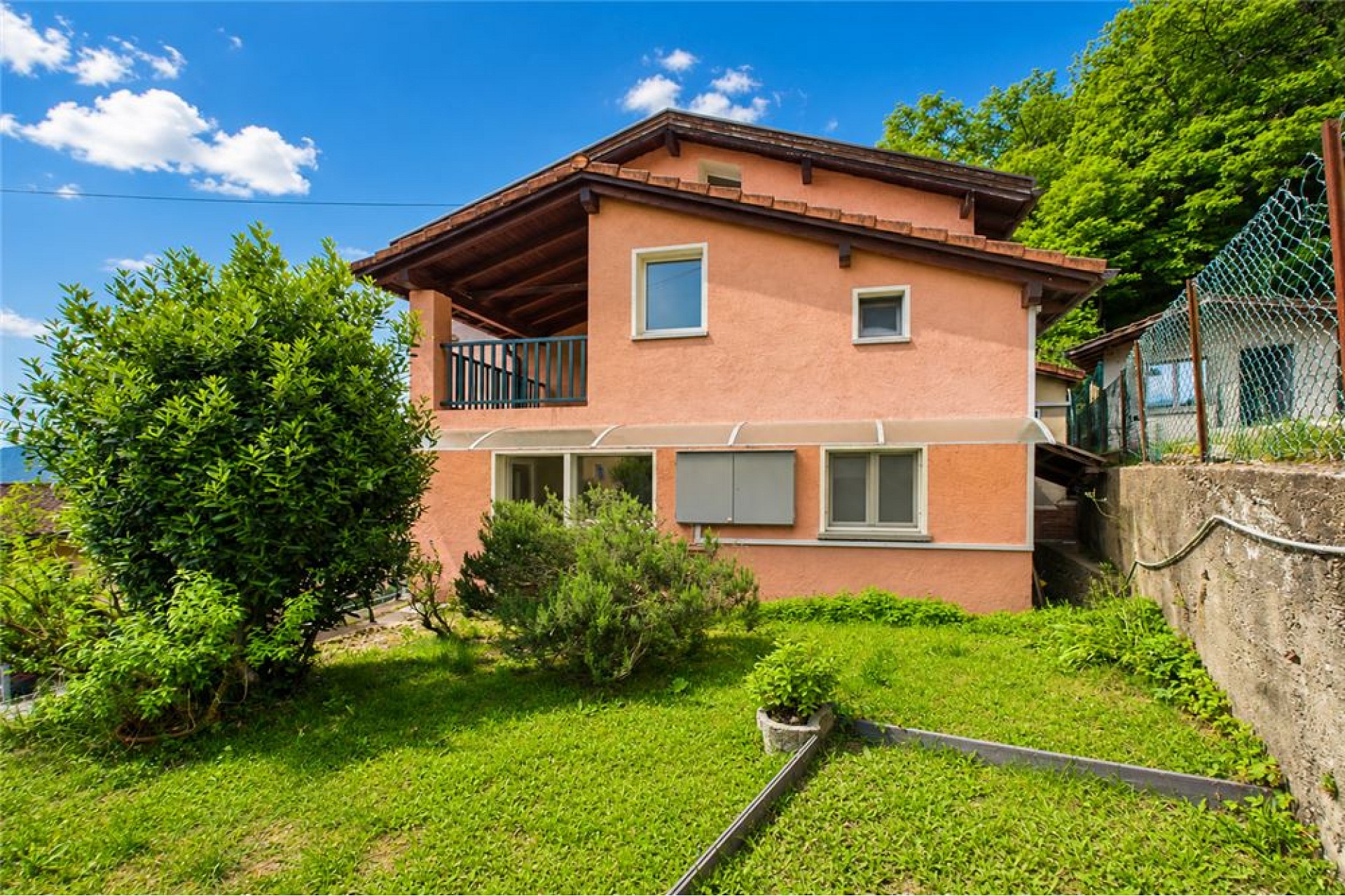 Haus mit Gartenansicht
