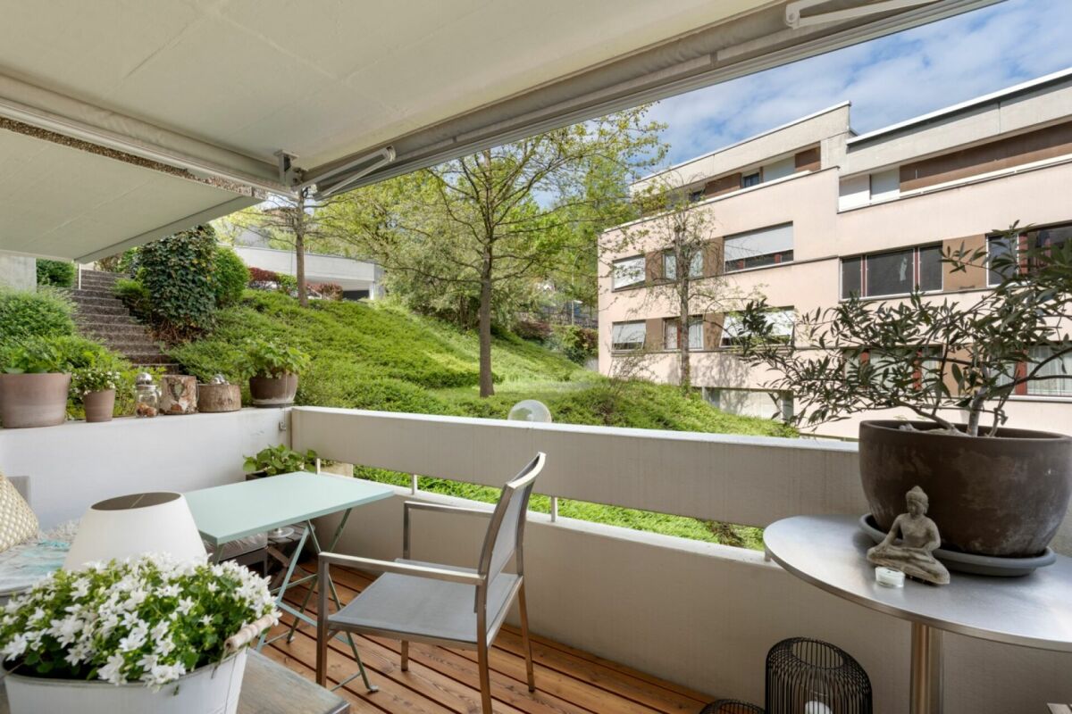 Balkon mit Grünblick