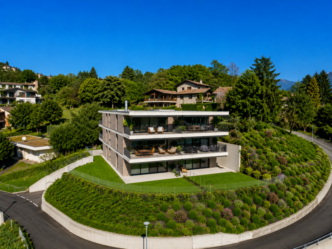 Moderne Villa in Hanglage