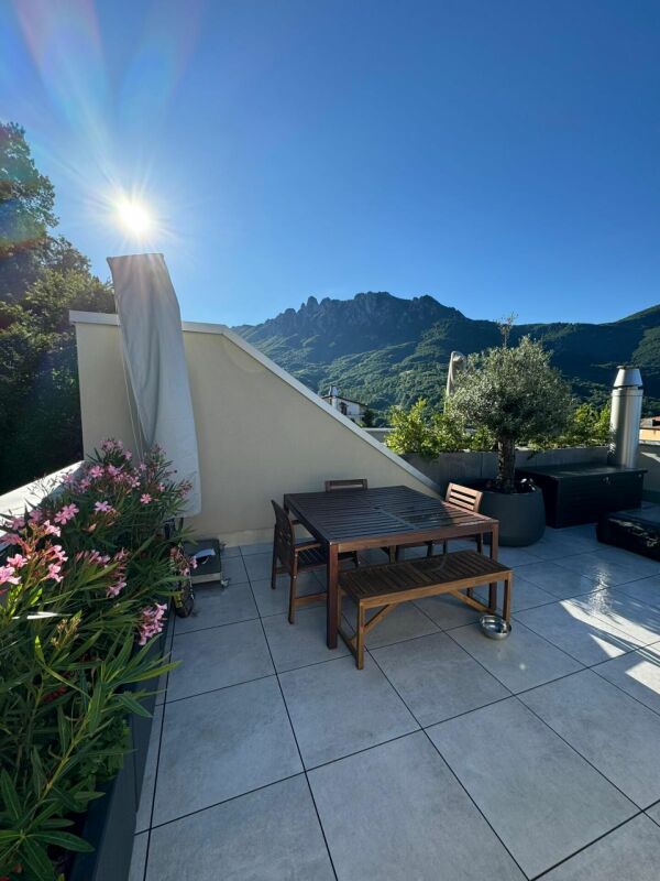 Dachterrasse mit Bergblick