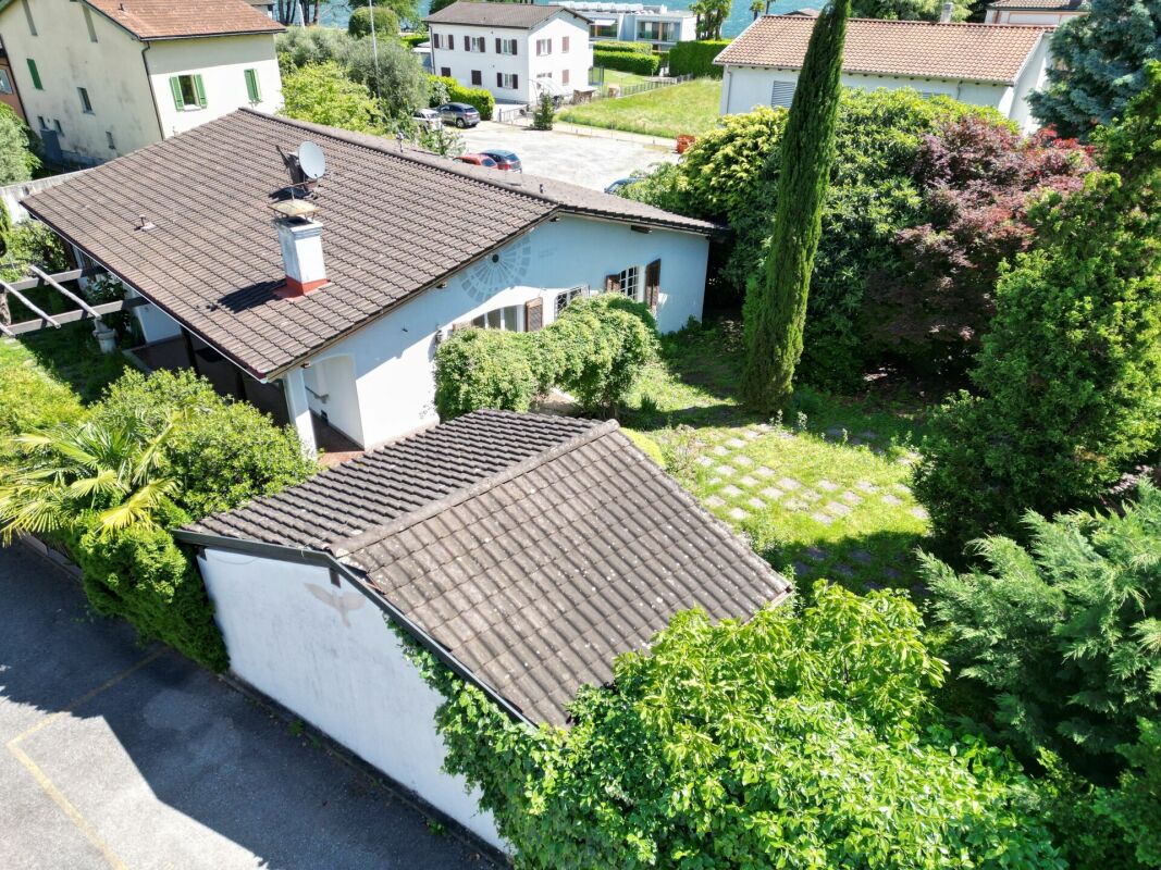 Haus mit Garten und Nebengebäude
