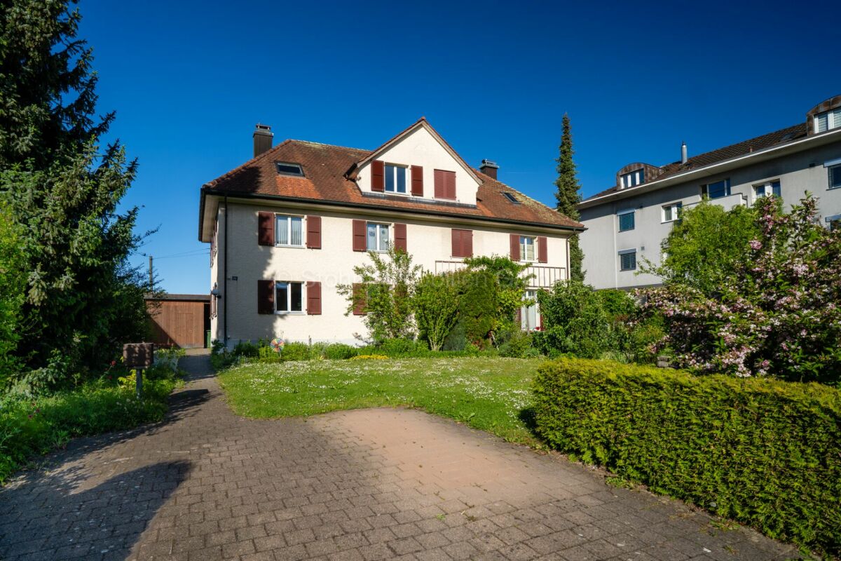 Wohnhaus mit Garten
