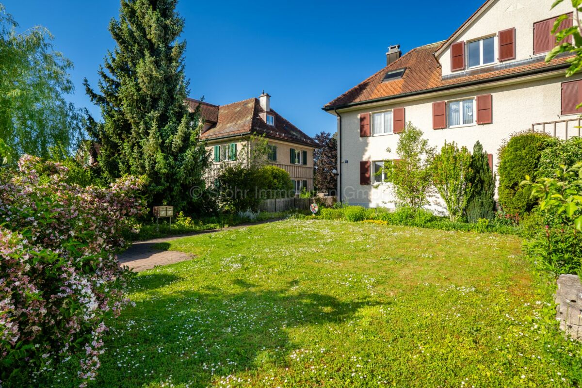 Garten mit Wohnhäusern