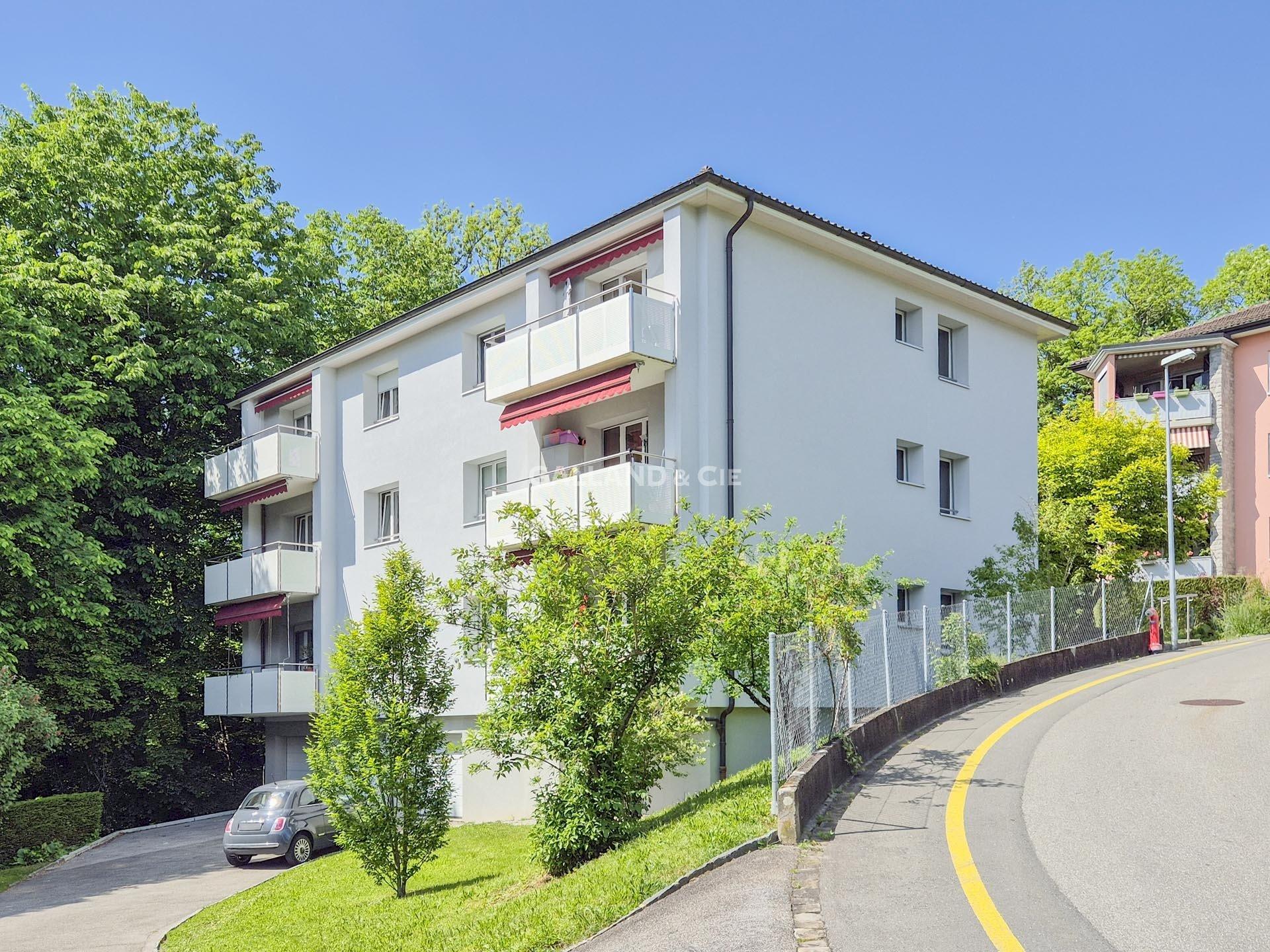 Mehrfamilienhaus an Hanglage