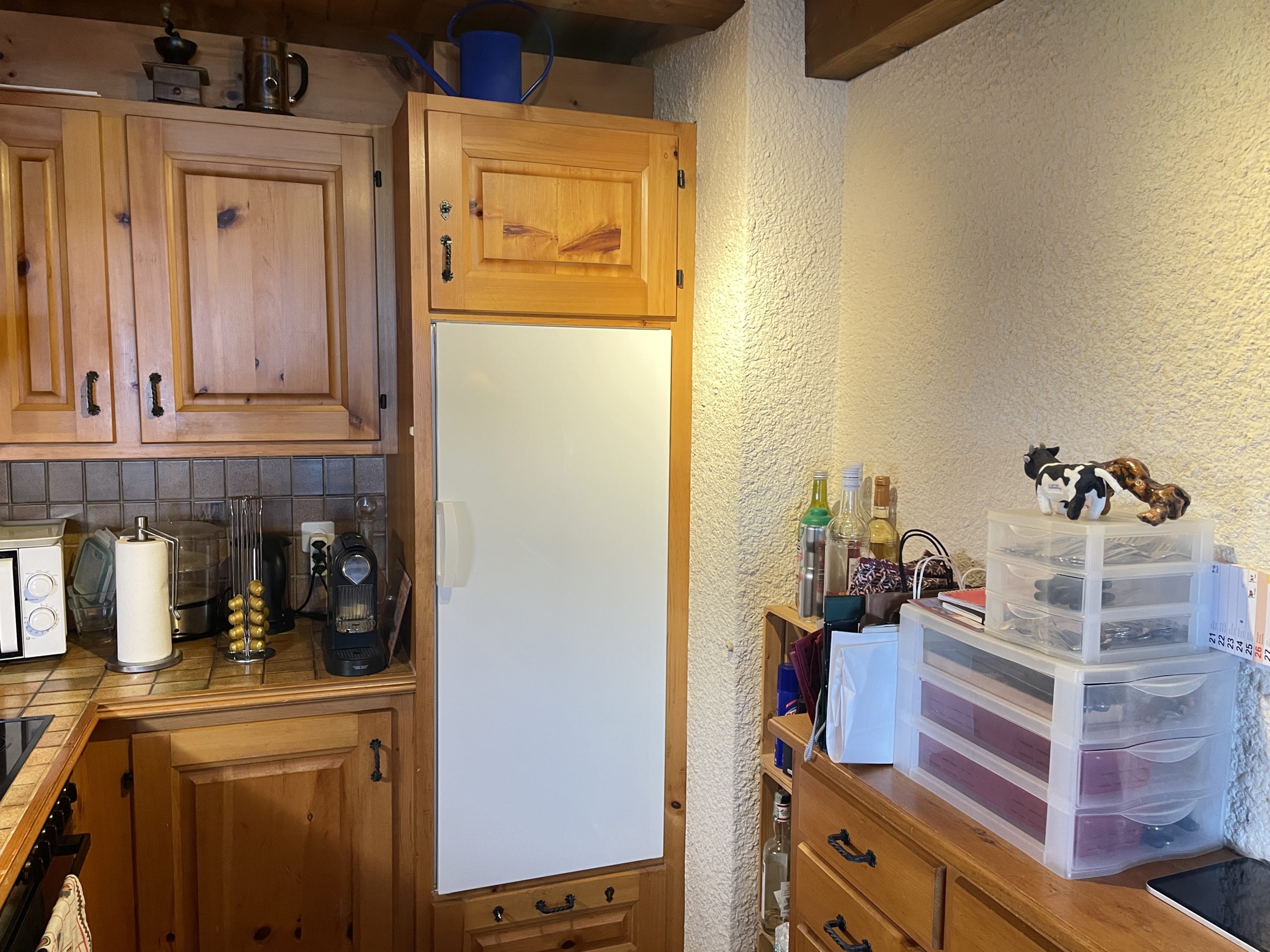 Rustikale Küche mit Holzschränken