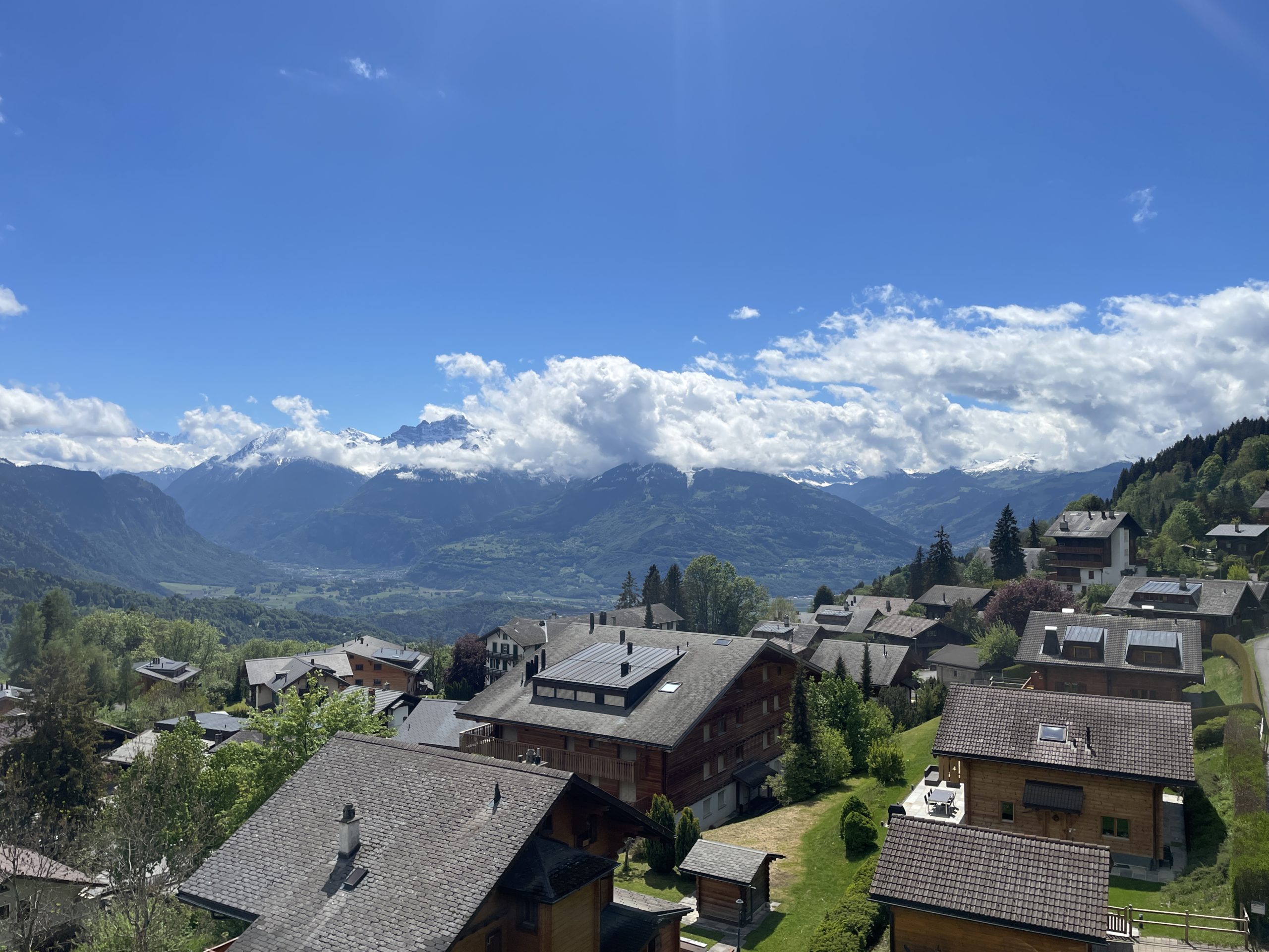 Bergdorf mit Panoramablick