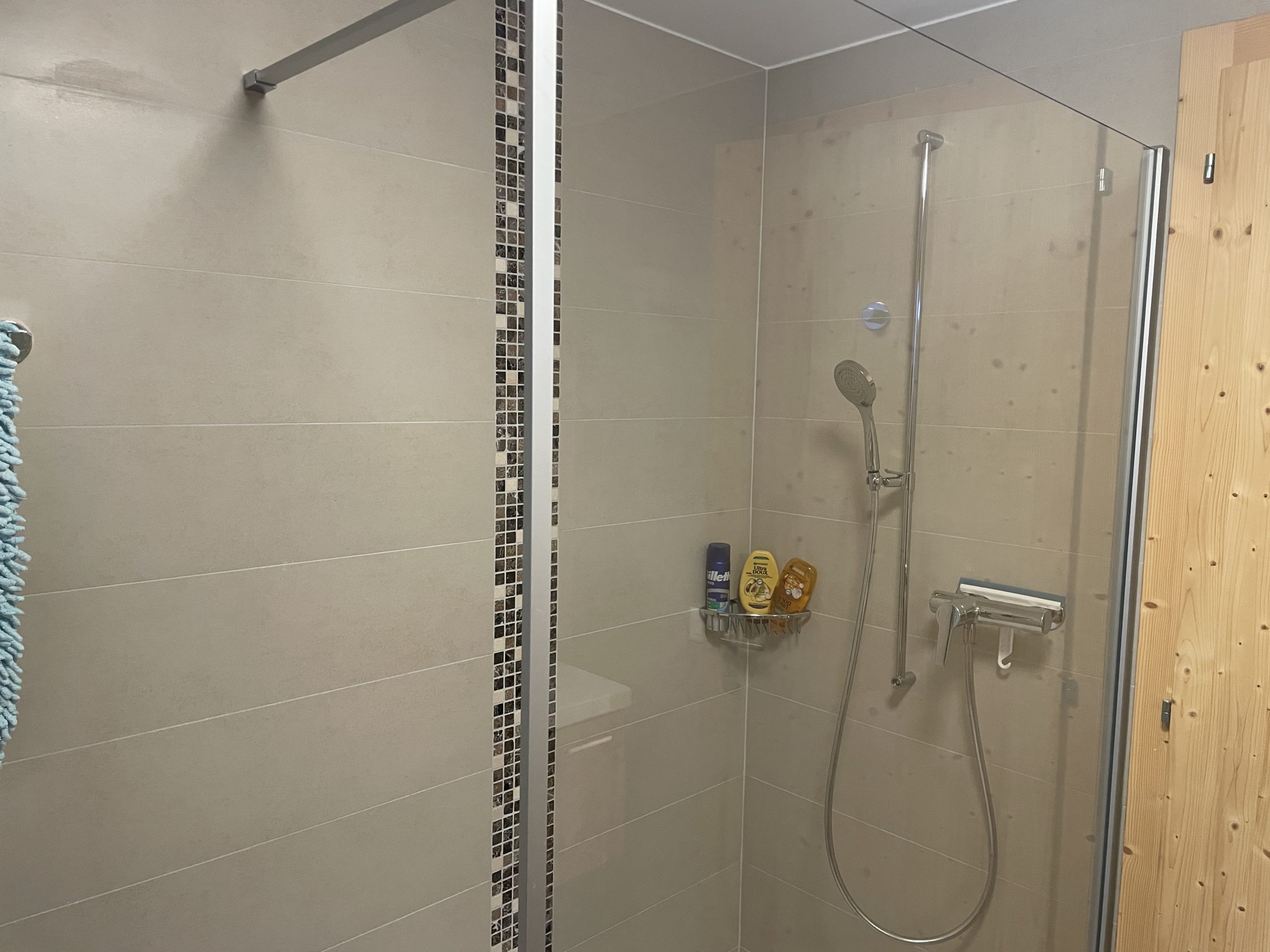 Moderne begehbare Dusche