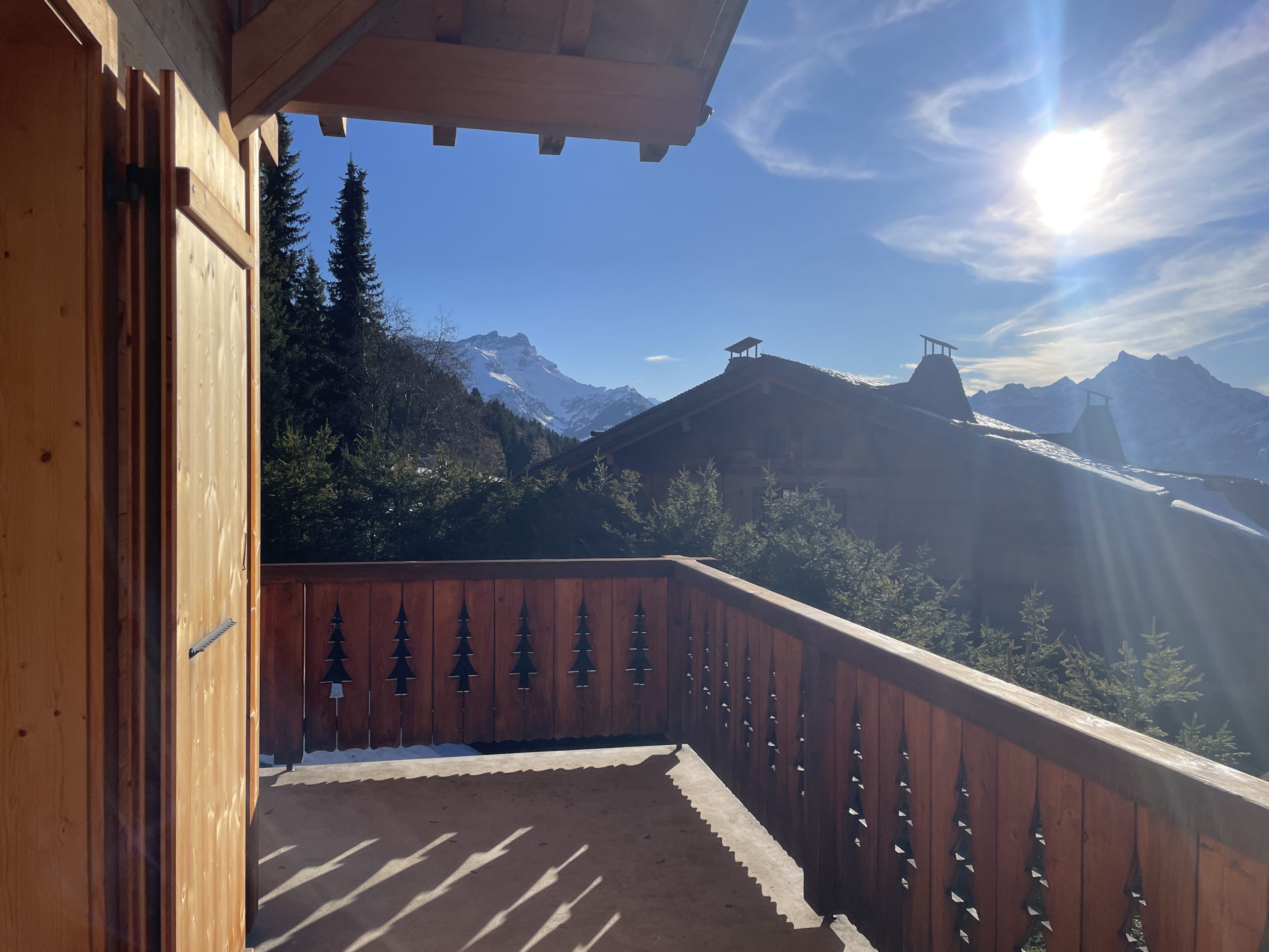 Balkon mit Bergblick