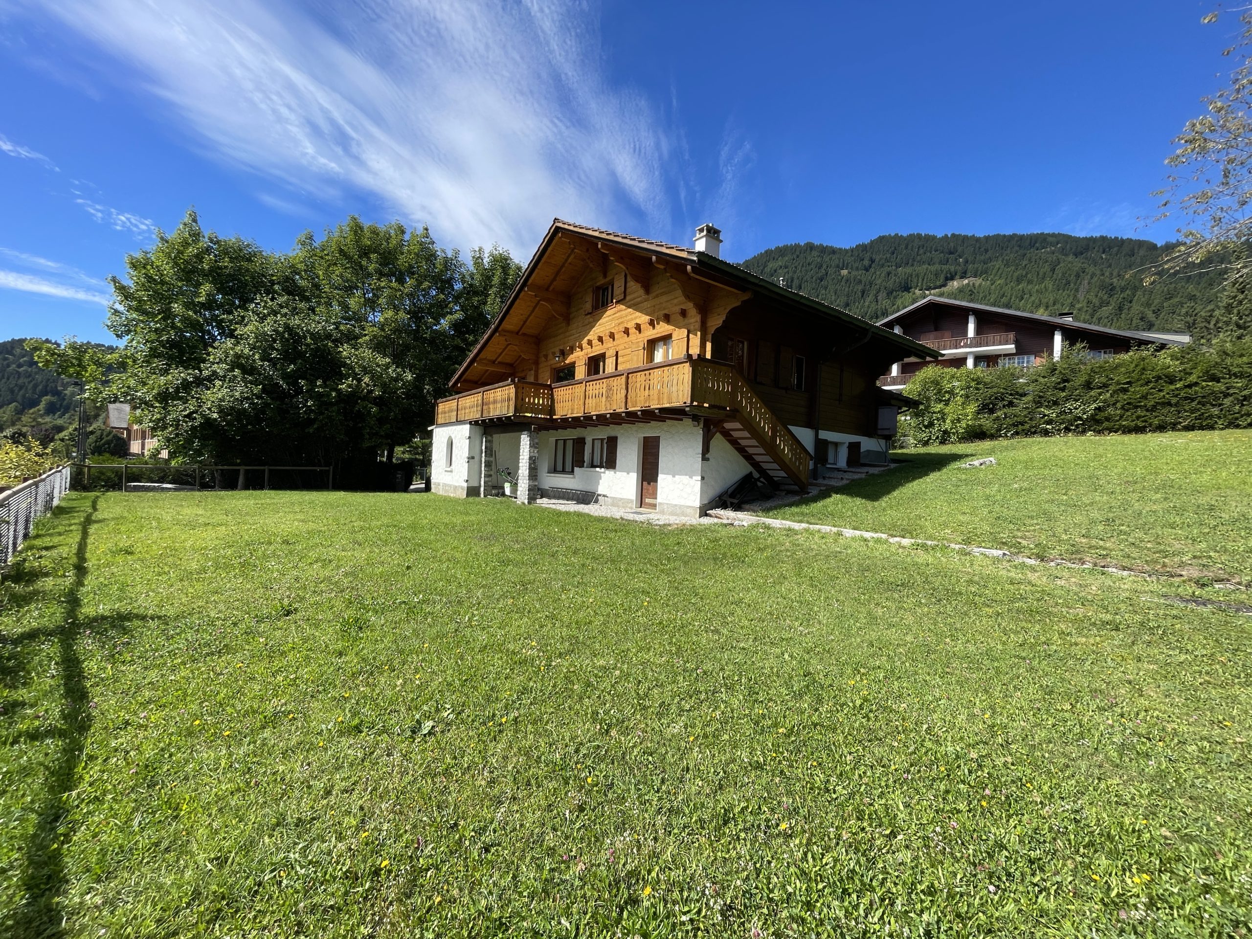 Alpenchalet mit großem Garten