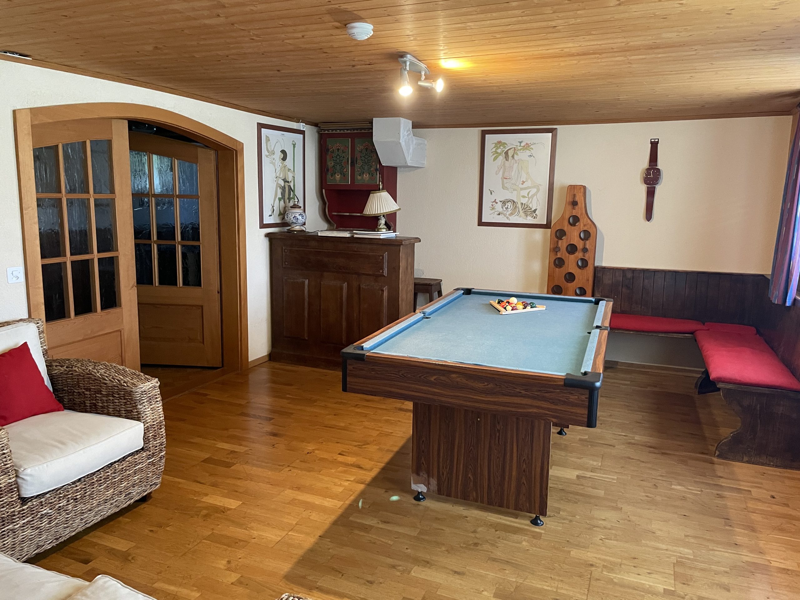 Spielzimmer mit Billardtisch