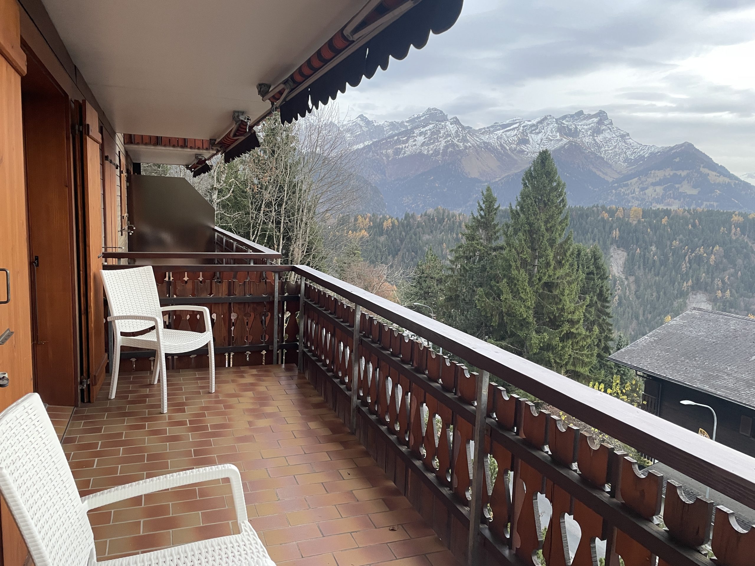 Balkon mit Bergblick